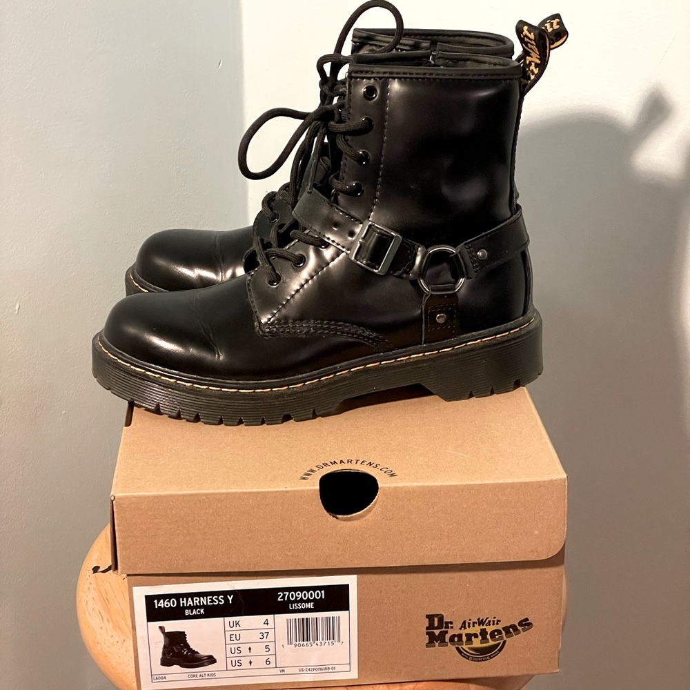 Dr Marten 1460 Harness (youth) Women’s 6, UK 4, EU 37